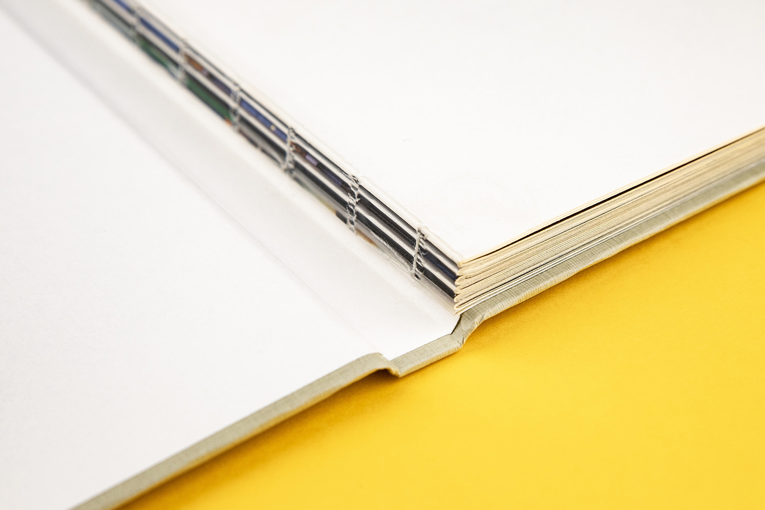 Encuadernación cosida a la suiza Daisalux