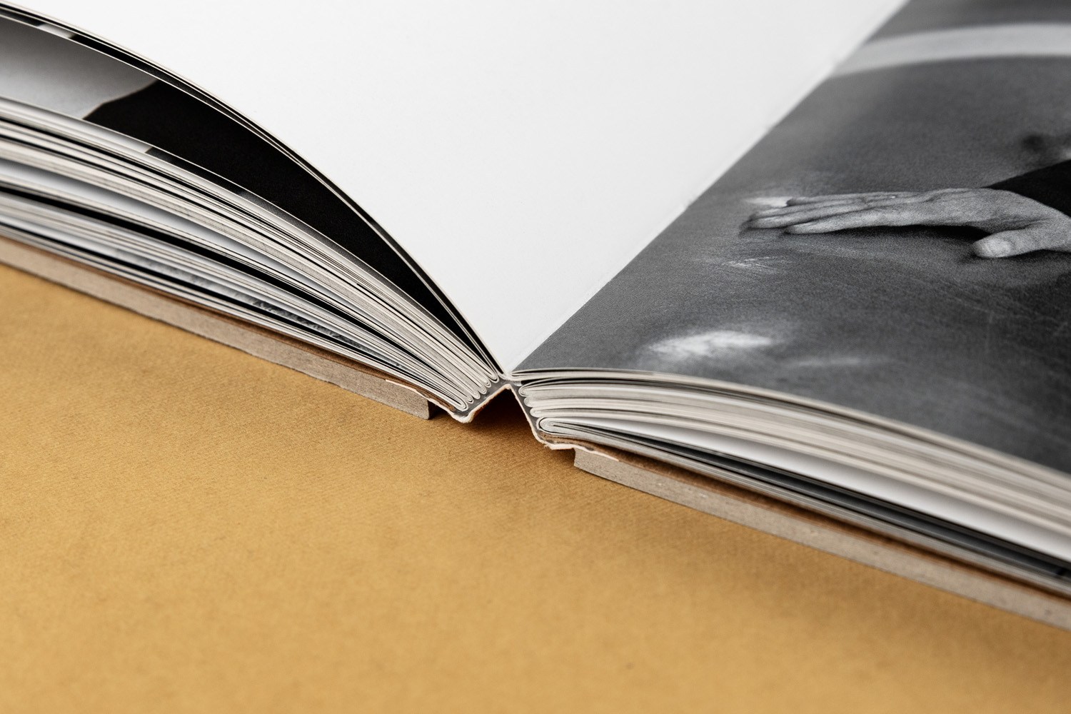 Fundació Cares Libro encuadernación